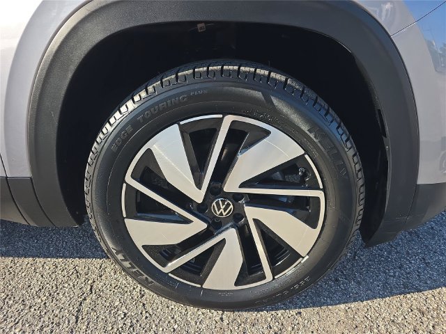 Used 2025 Volkswagen Atlas SE AWD/4WD image 30