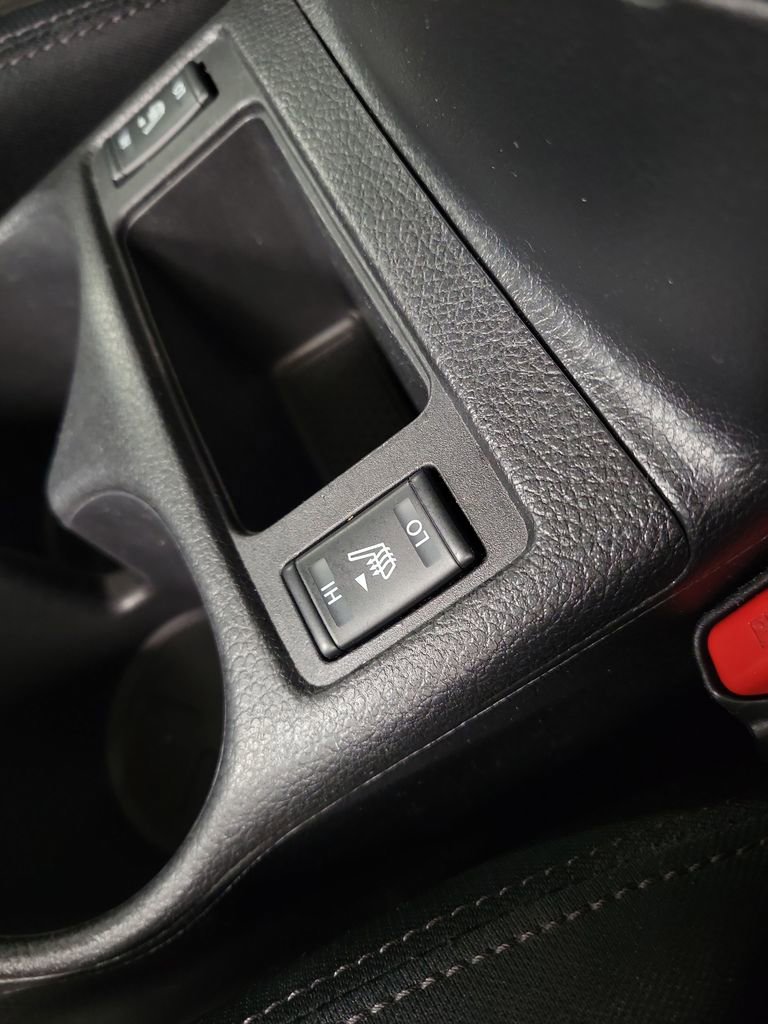 Used 2018 Nissan Rogue SV w/ Premium Package image 16