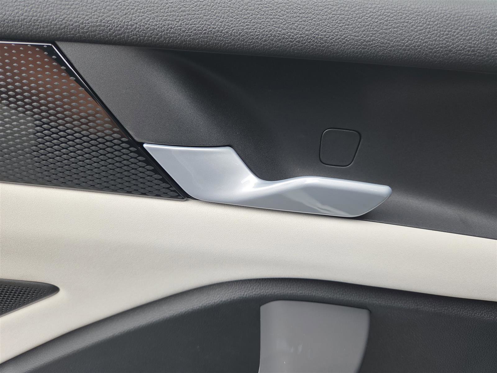 New 2025 Volkswagen Tiguan SE image 25