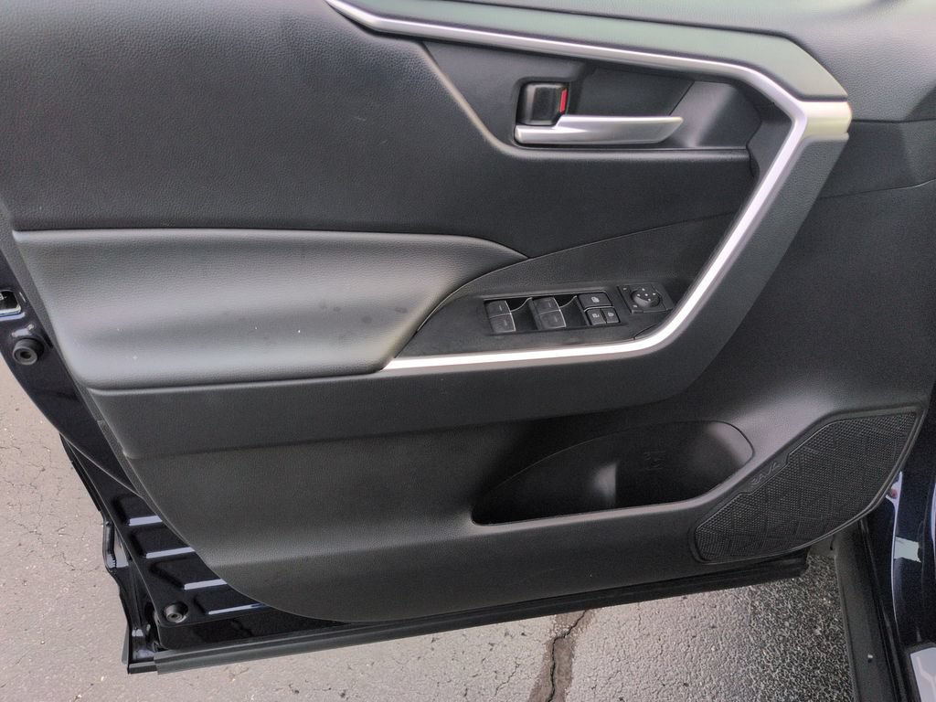 Certified 2025 Toyota RAV4 XLE AWD/4WD image 10
