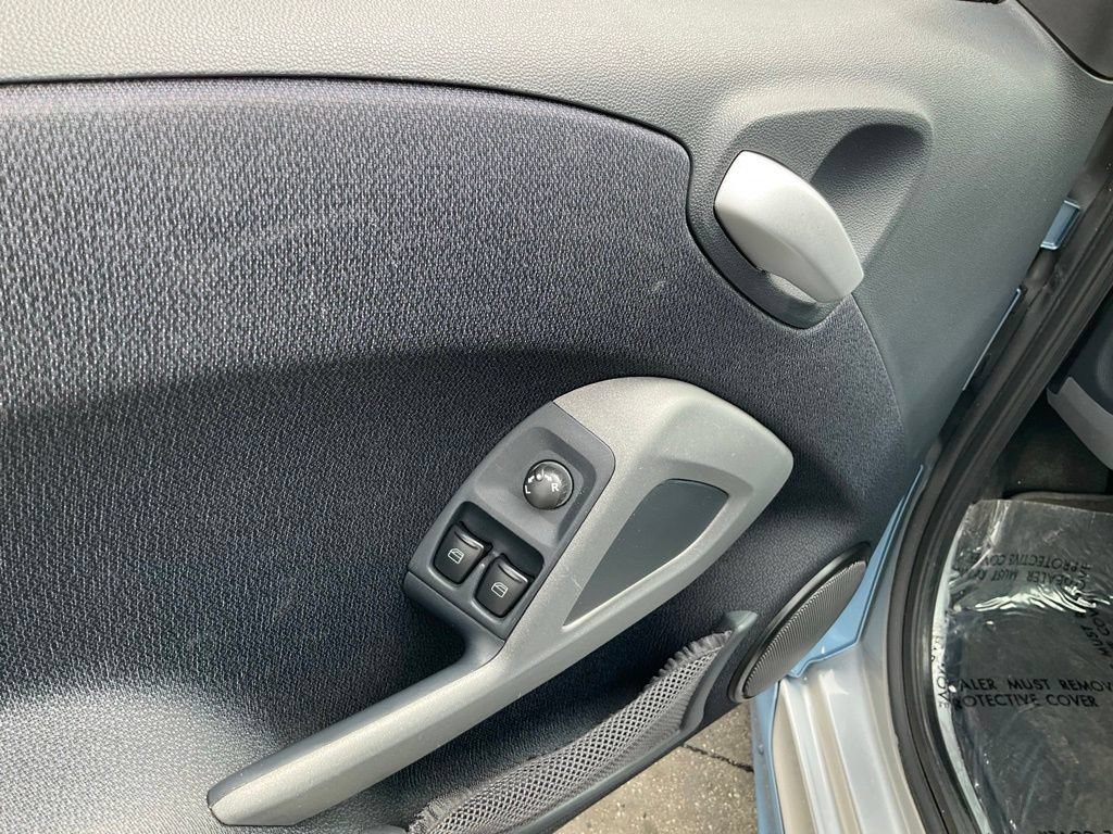 Used 2013 smart fortwo passion RWD image 20