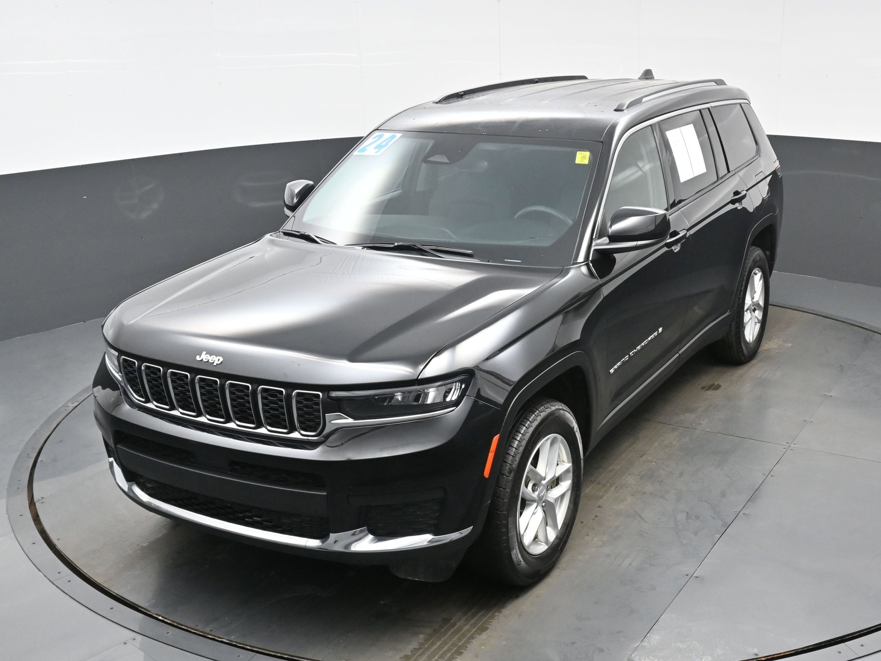 Used 2024 Jeep Grand Cherokee L Laredo image 33