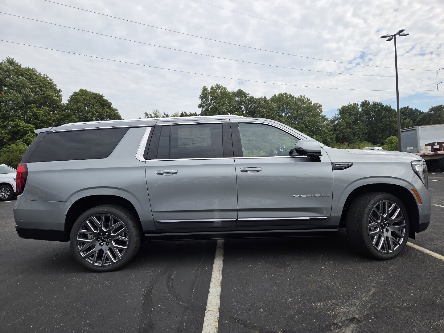 New 2027 GMC Yukon XL Denali Ultimate w/ LPO, Floor Liner Package AWD/4WD image 22