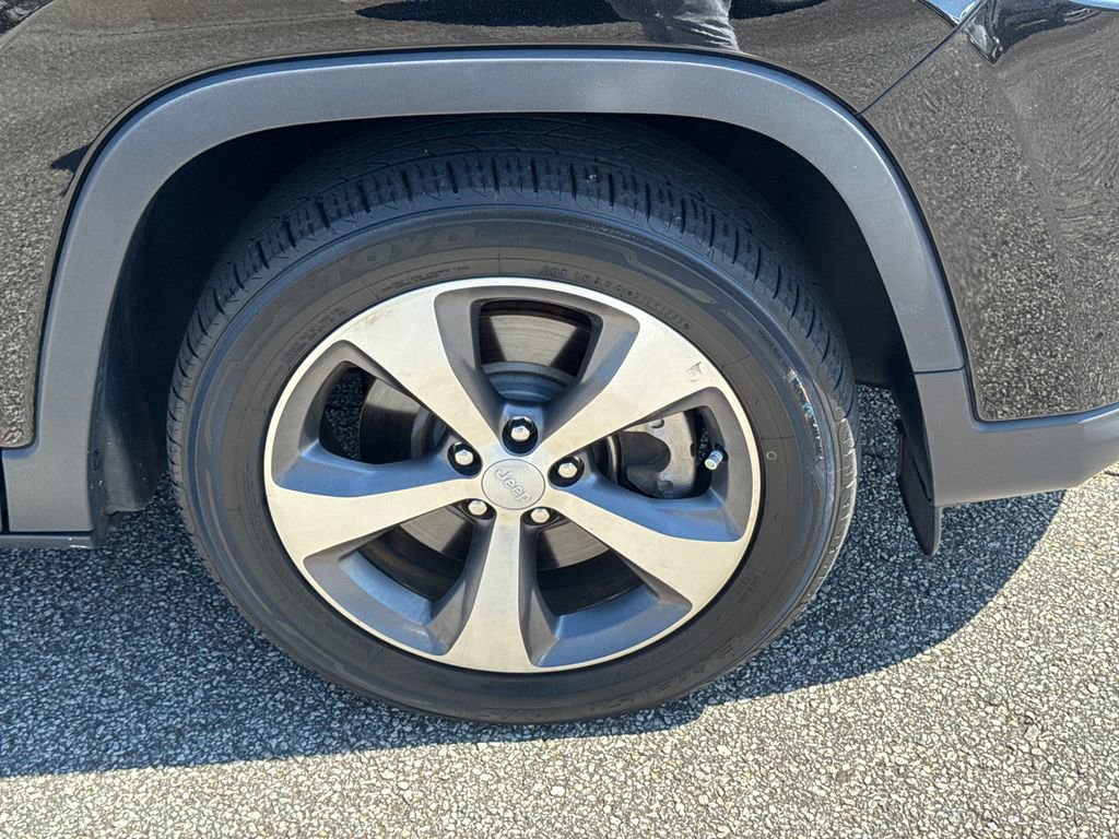 Used 2020 Jeep Cherokee Limited image 12