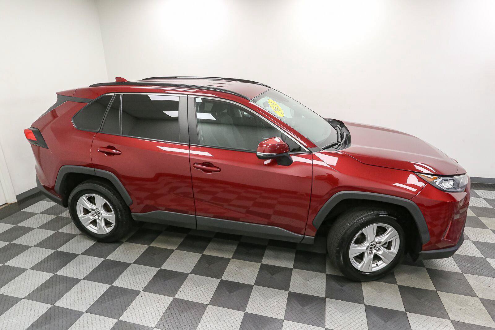 Used 2021 Toyota RAV4 XLE AWD/4WD image 5