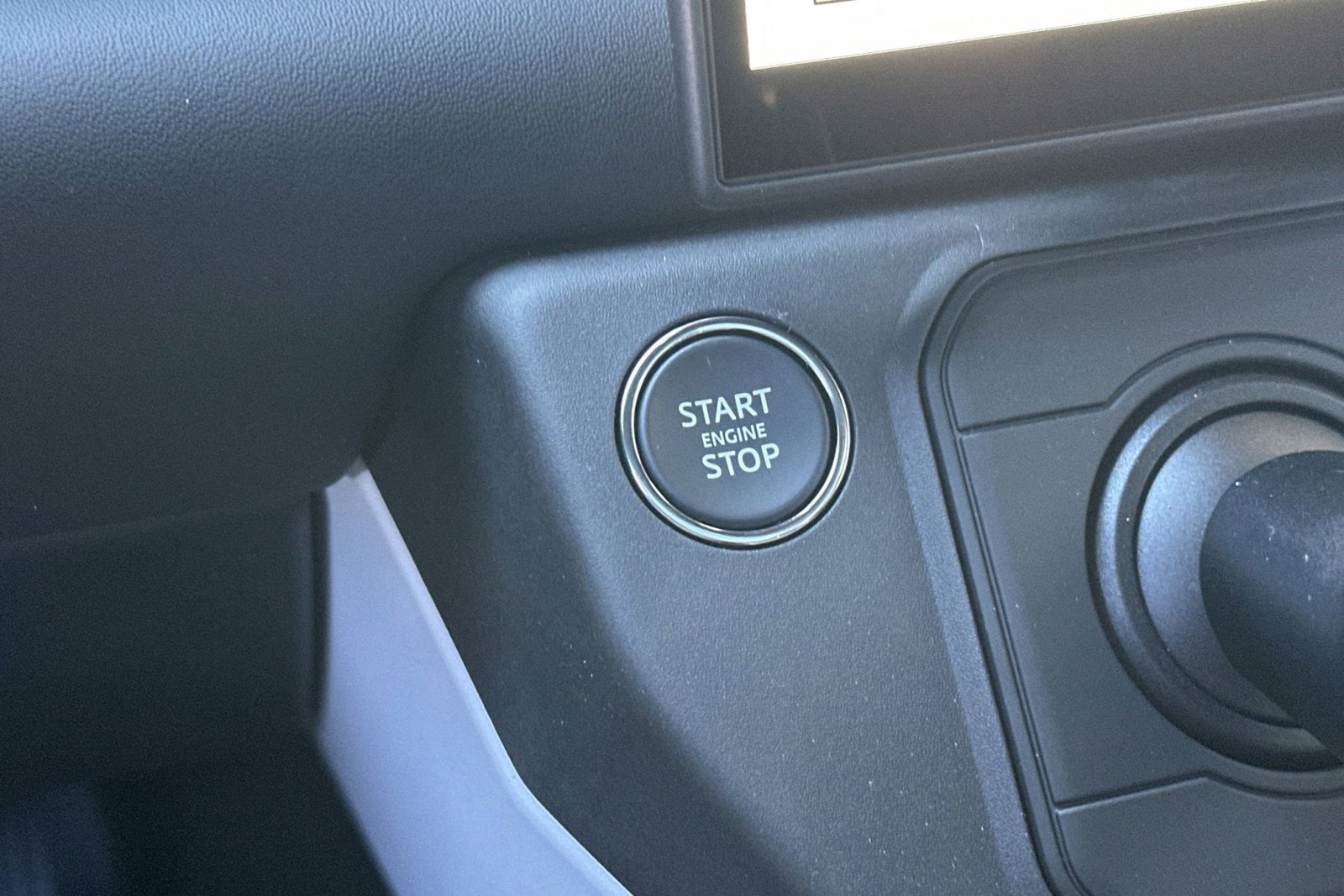 New 2026 Land Rover Defender 130 X-Dynamic SE image 27