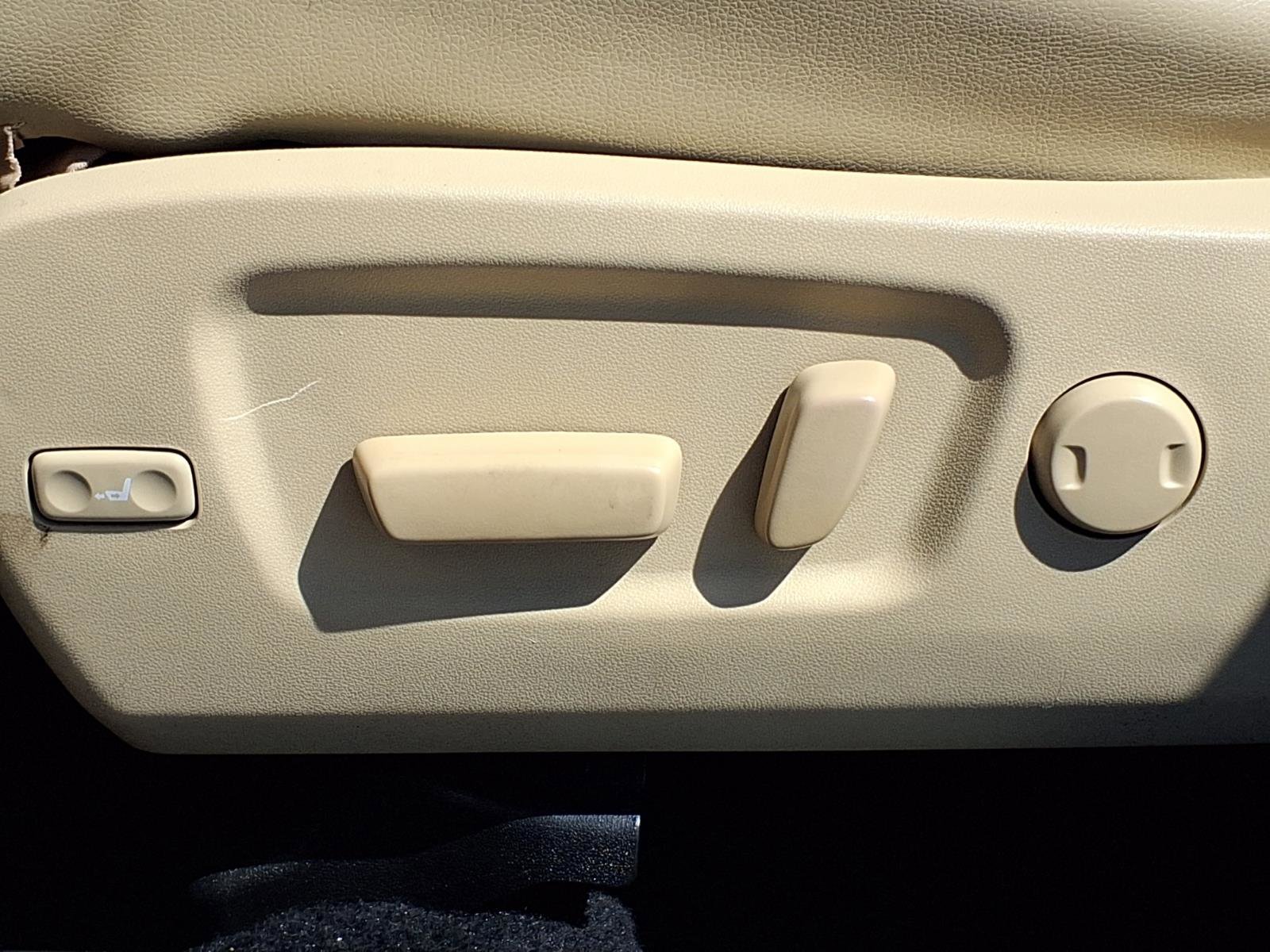 Used 2019 Toyota Highlander Limited AWD/4WD image 4