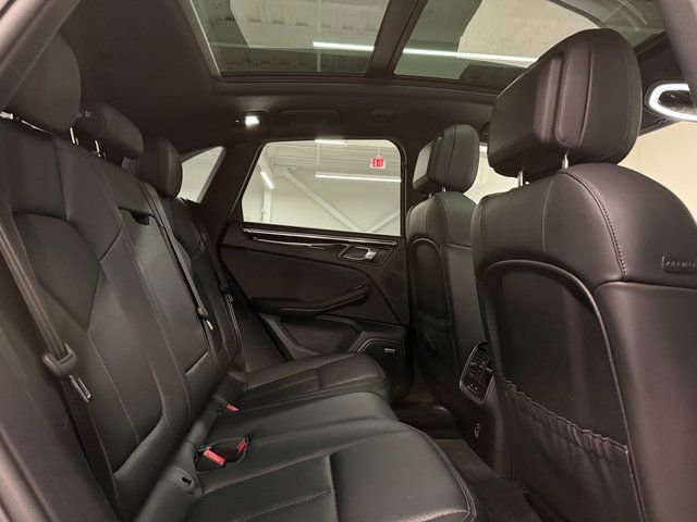 Certified 2026 Porsche Macan AWD/4WD image 28