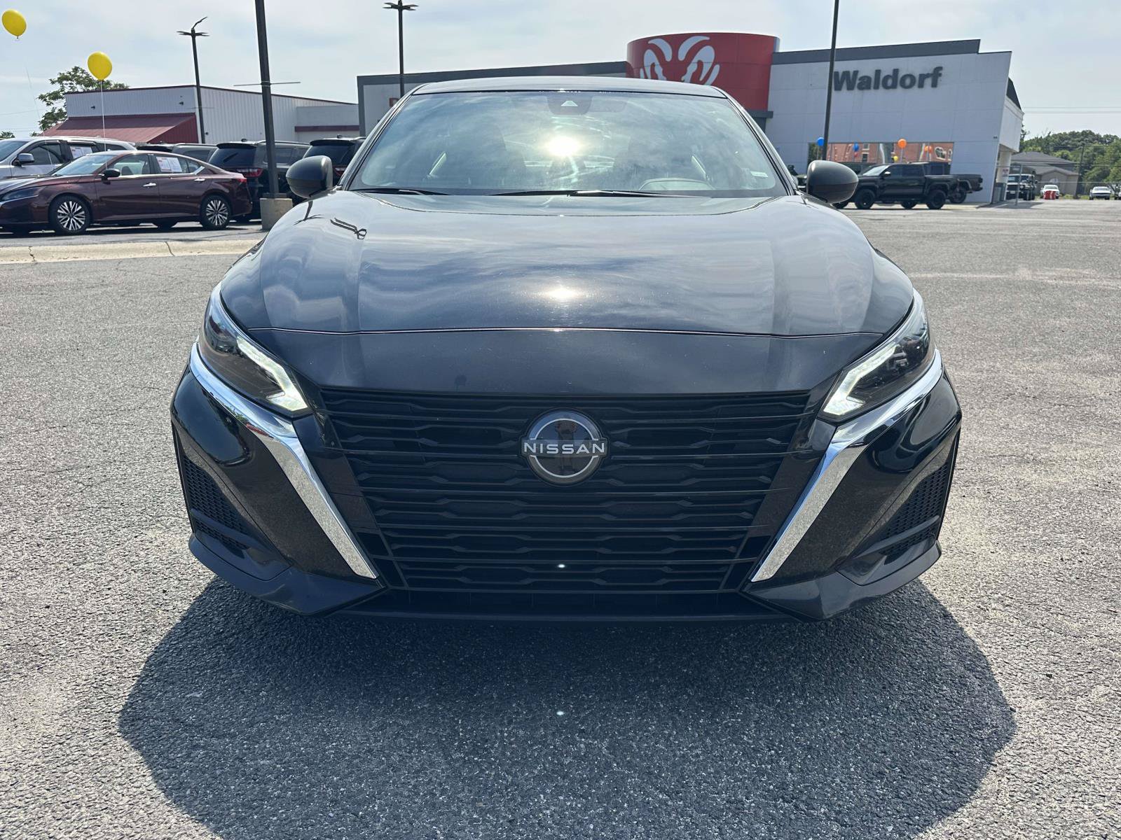 Used 2024 Nissan Altima 2.5 SV FWD image 2
