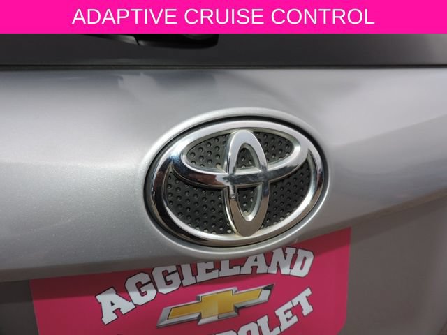 Used 2018 Toyota RAV4 LE FWD image 12