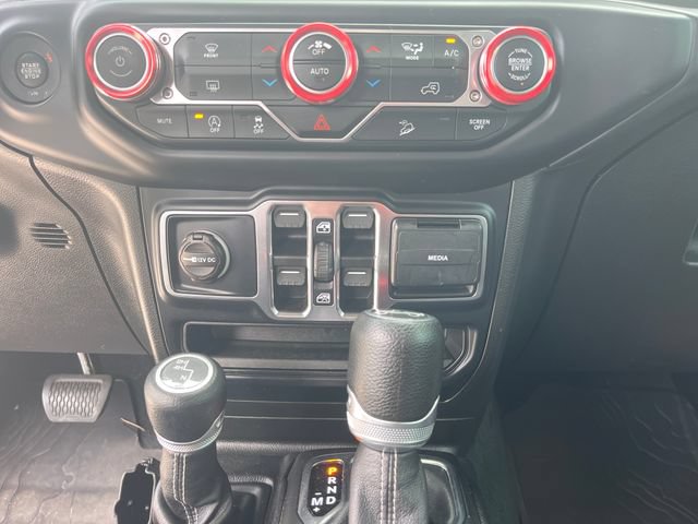 Used 2019 Jeep Wrangler Unlimited Sahara AWD/4WD image 19