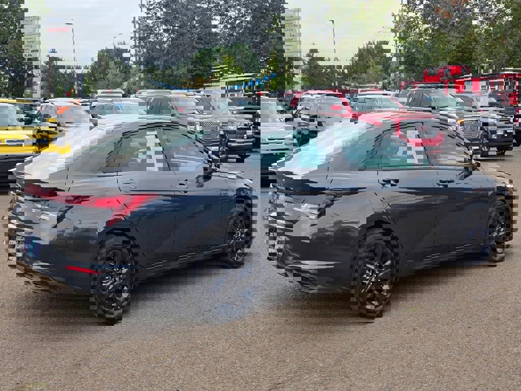 Used 2023 Hyundai Elantra SEL w/ Cargo Package image 31