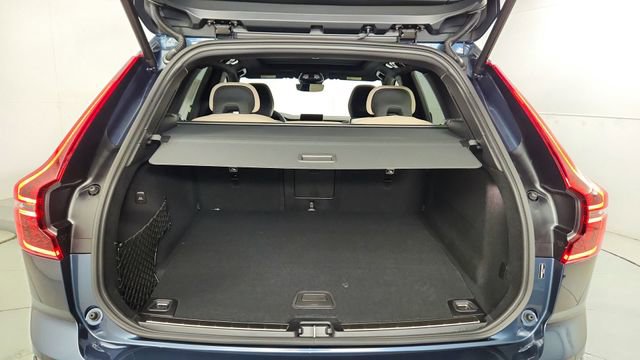 New 2026 Volvo XC60 T8 Plus w/ Climate Package PRO AWD/4WD image 38
