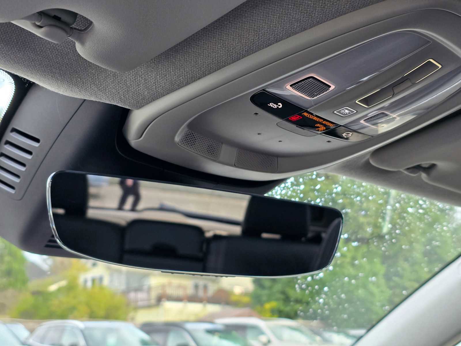 Certified 2025 Volvo XC40 B5 Plus w/ Climate Package image 27