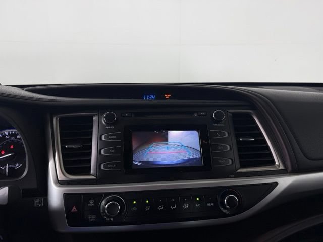 Used 2016 Toyota Highlander LE FWD image 18