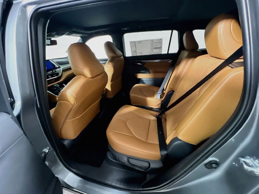 New 2026 Toyota Highlander Platinum AWD/4WD image 26