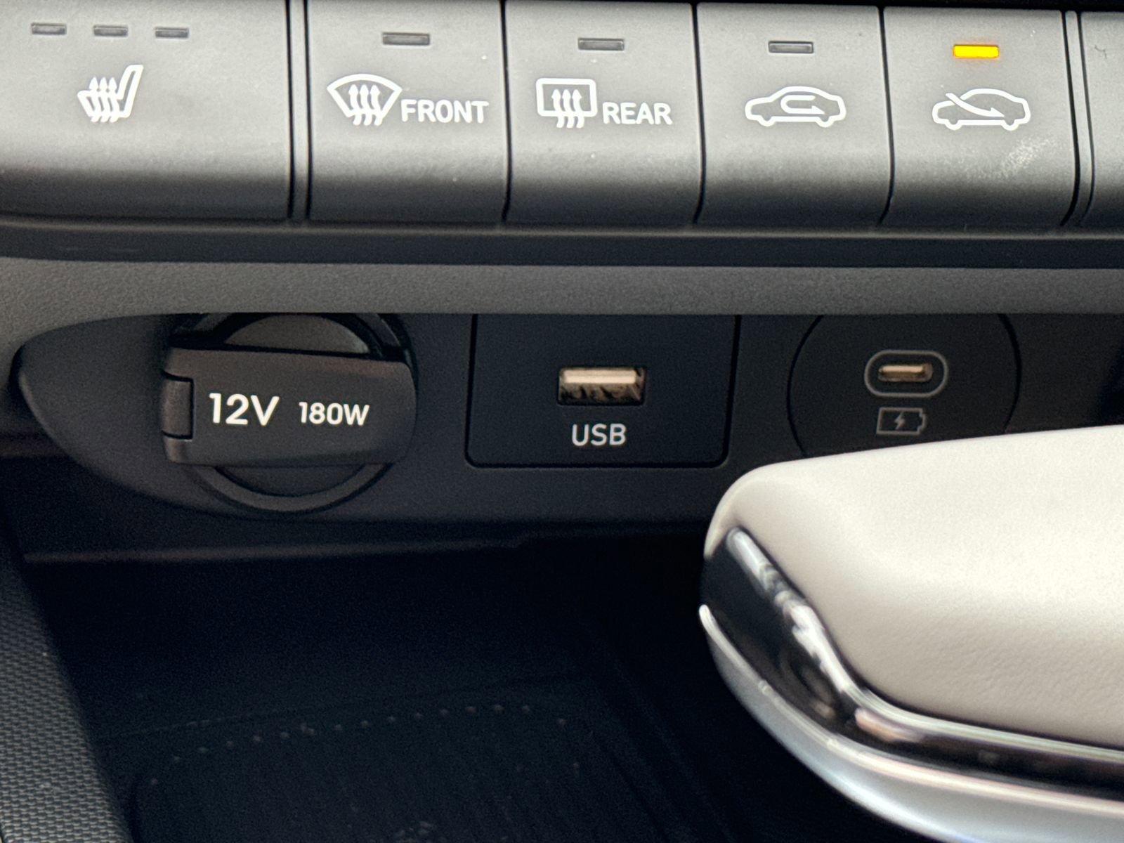 Used 2025 Hyundai Elantra SEL FWD image 32