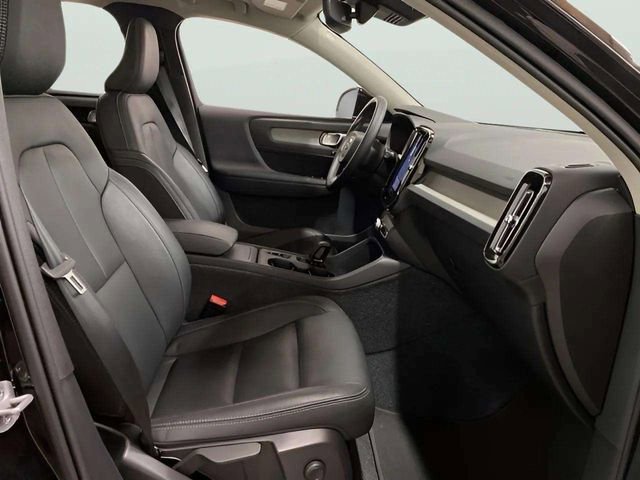Used 2025 Volvo XC40 B5 Core image 66