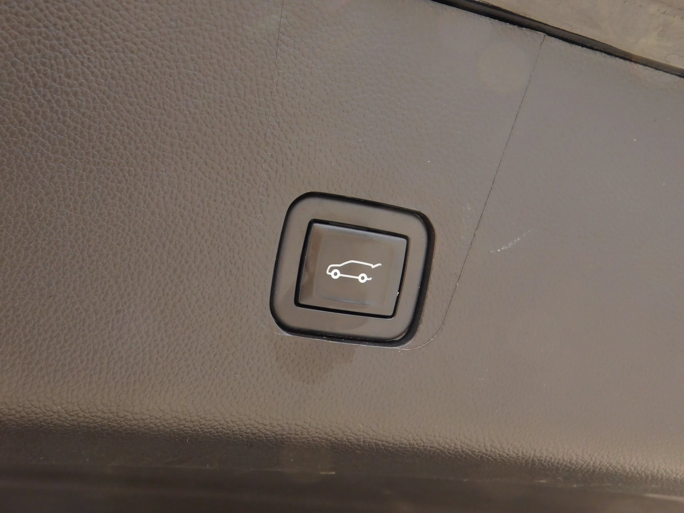 Used 2020 Chevrolet Traverse LT w/ Driver Confidence II Package AWD/4WD image 8