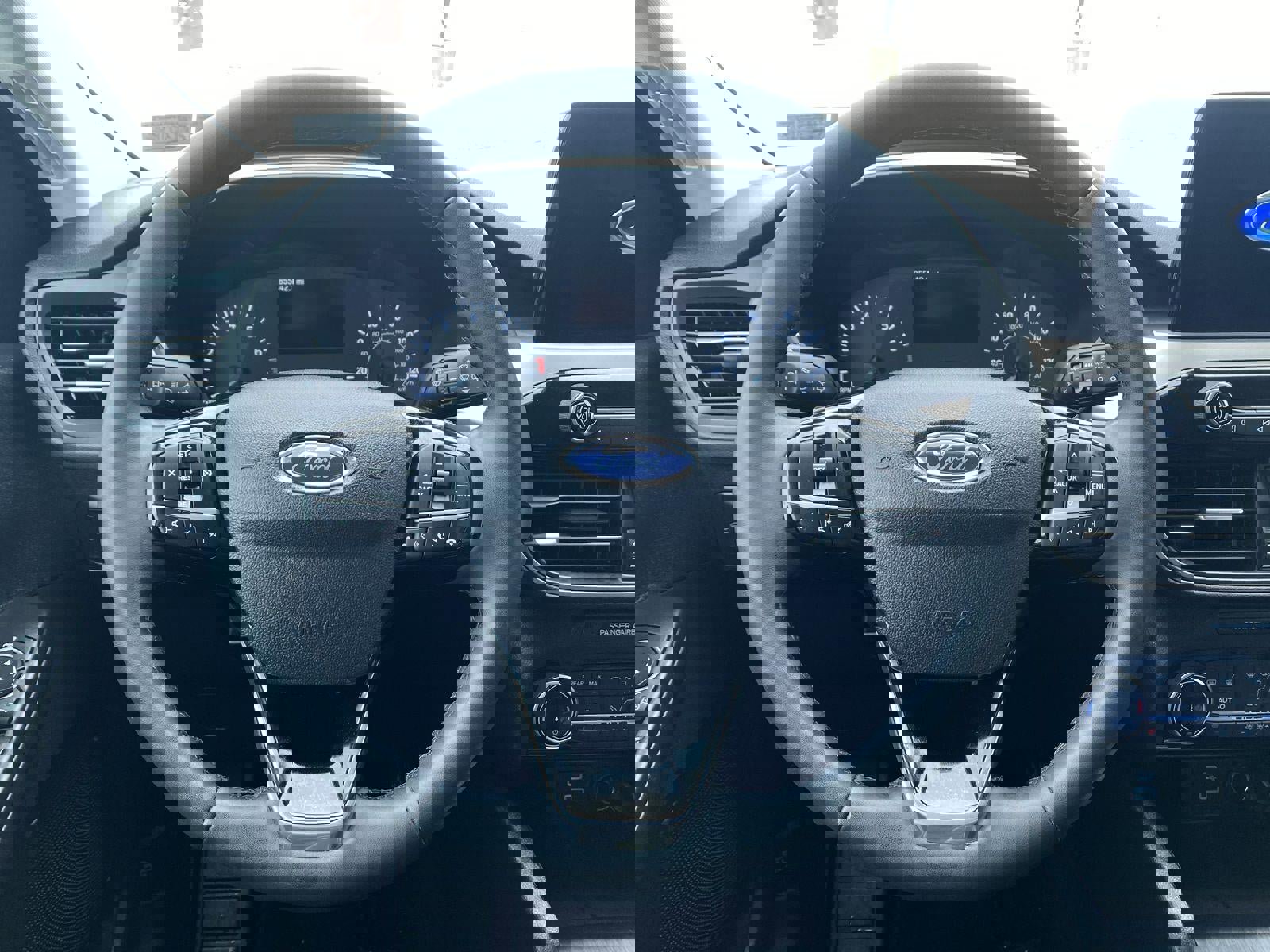 Used 2022 Ford Escape SEL image 2