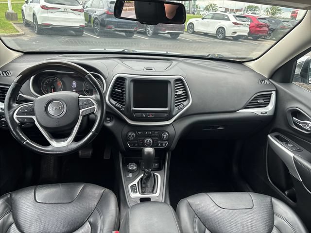 Used 2018 Jeep Cherokee Overland AWD/4WD image 11