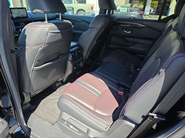 Certified 2025 Honda Pilot Black Edition image 31