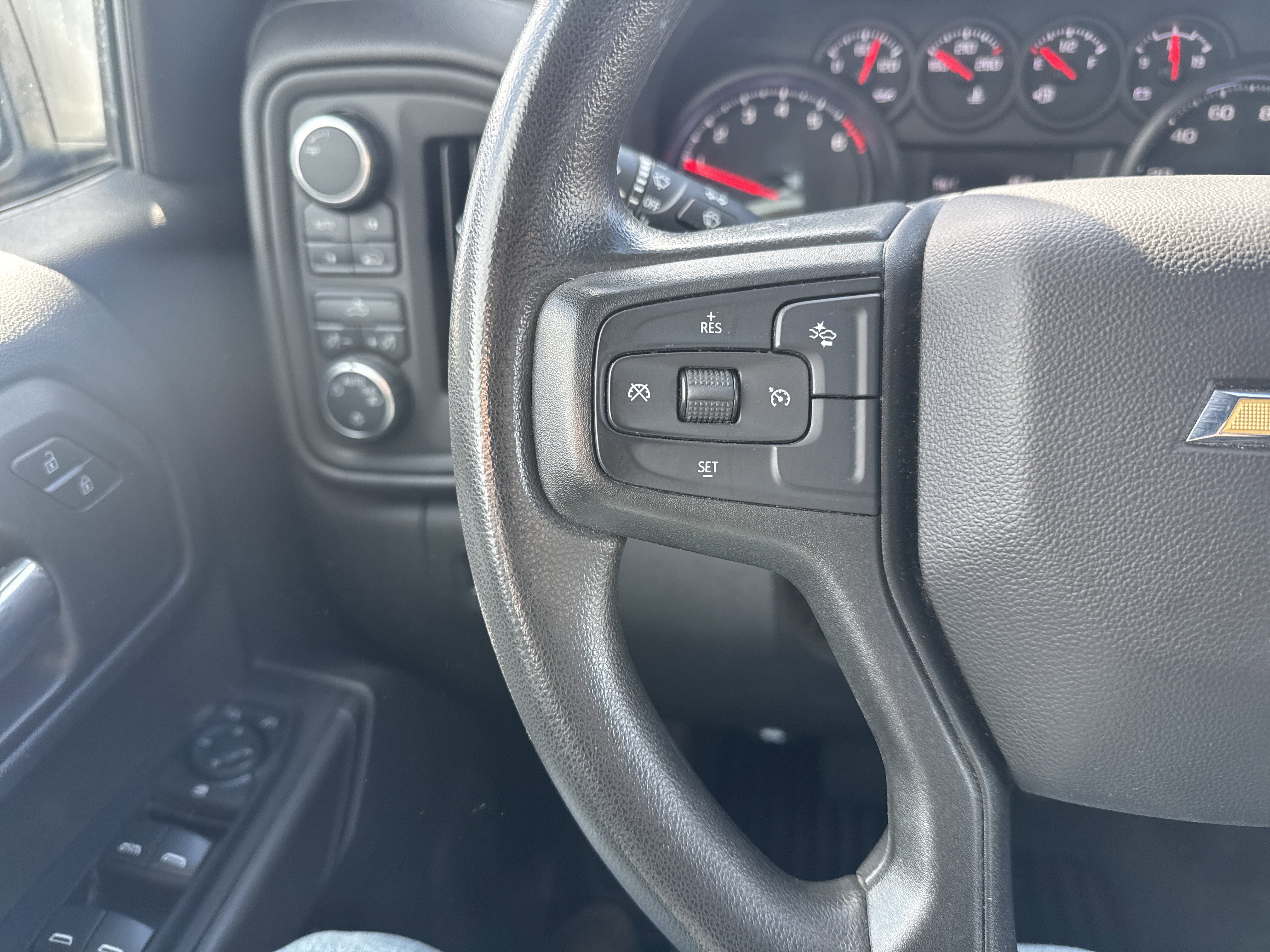 Used 2023 Chevrolet Silverado 1500 Custom image 18