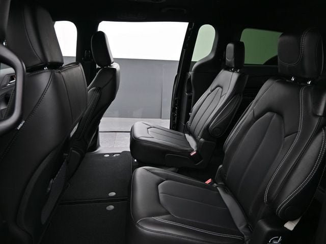 New 2026 Chrysler Pacifica Select w/ S Appearance Package AWD/4WD image 14
