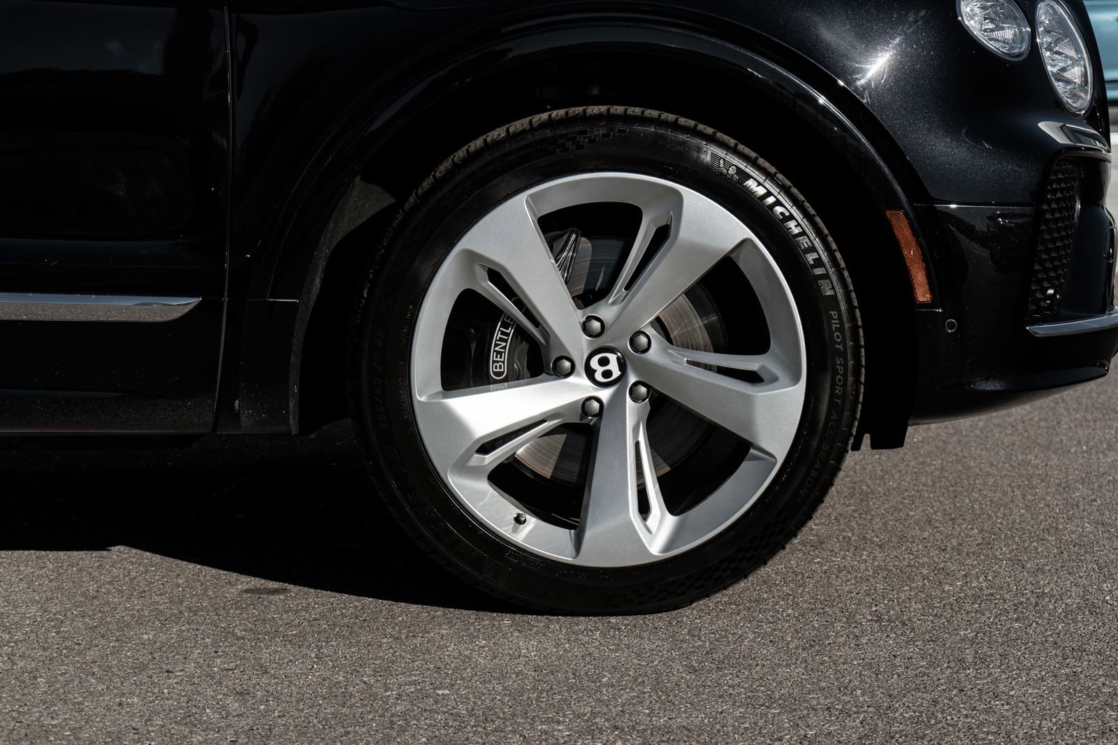 Used 2023 Bentley Bentayga Extended Wheelbase image 7