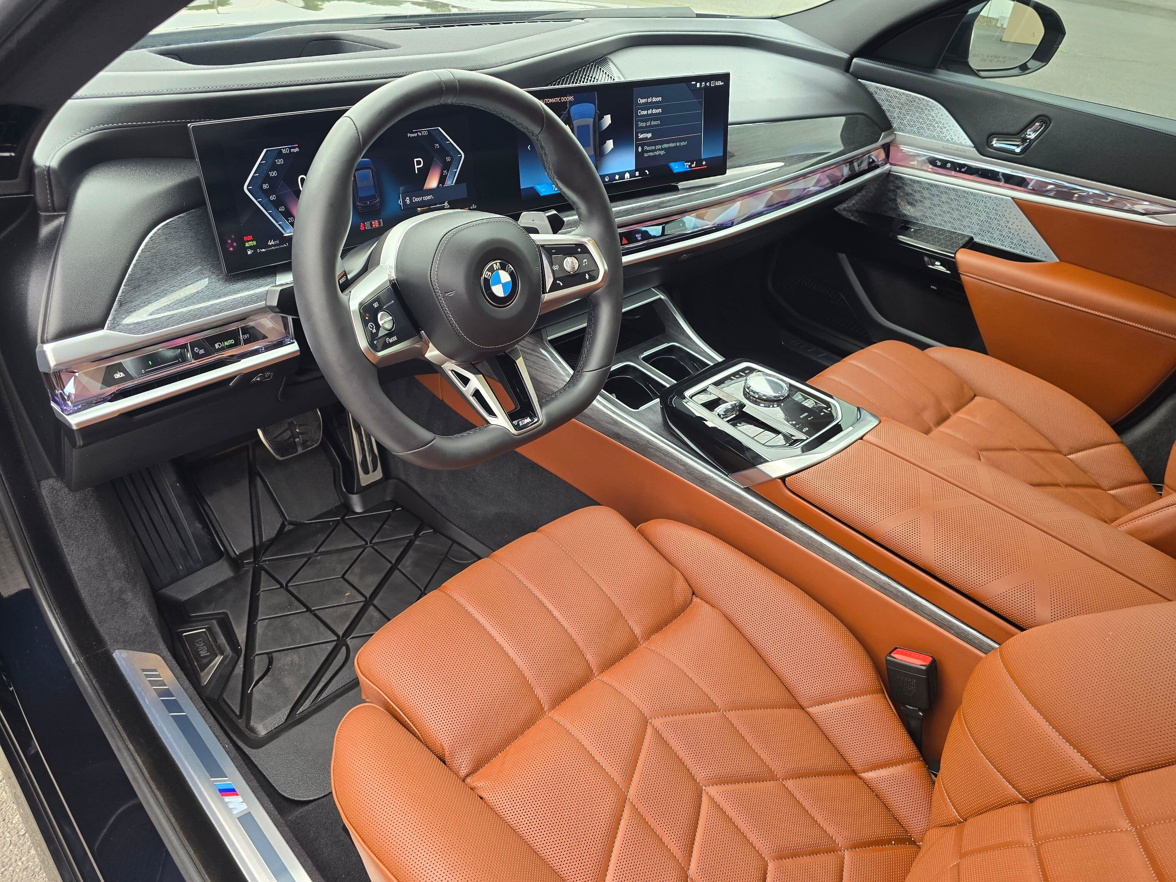 Used 2025 BMW 760i xDrive w/ Executive Package AWD/4WD image 2