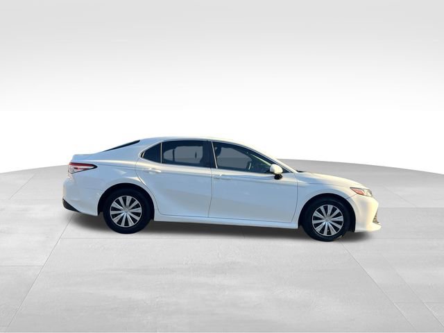 Used 2018 Toyota Camry L image 6
