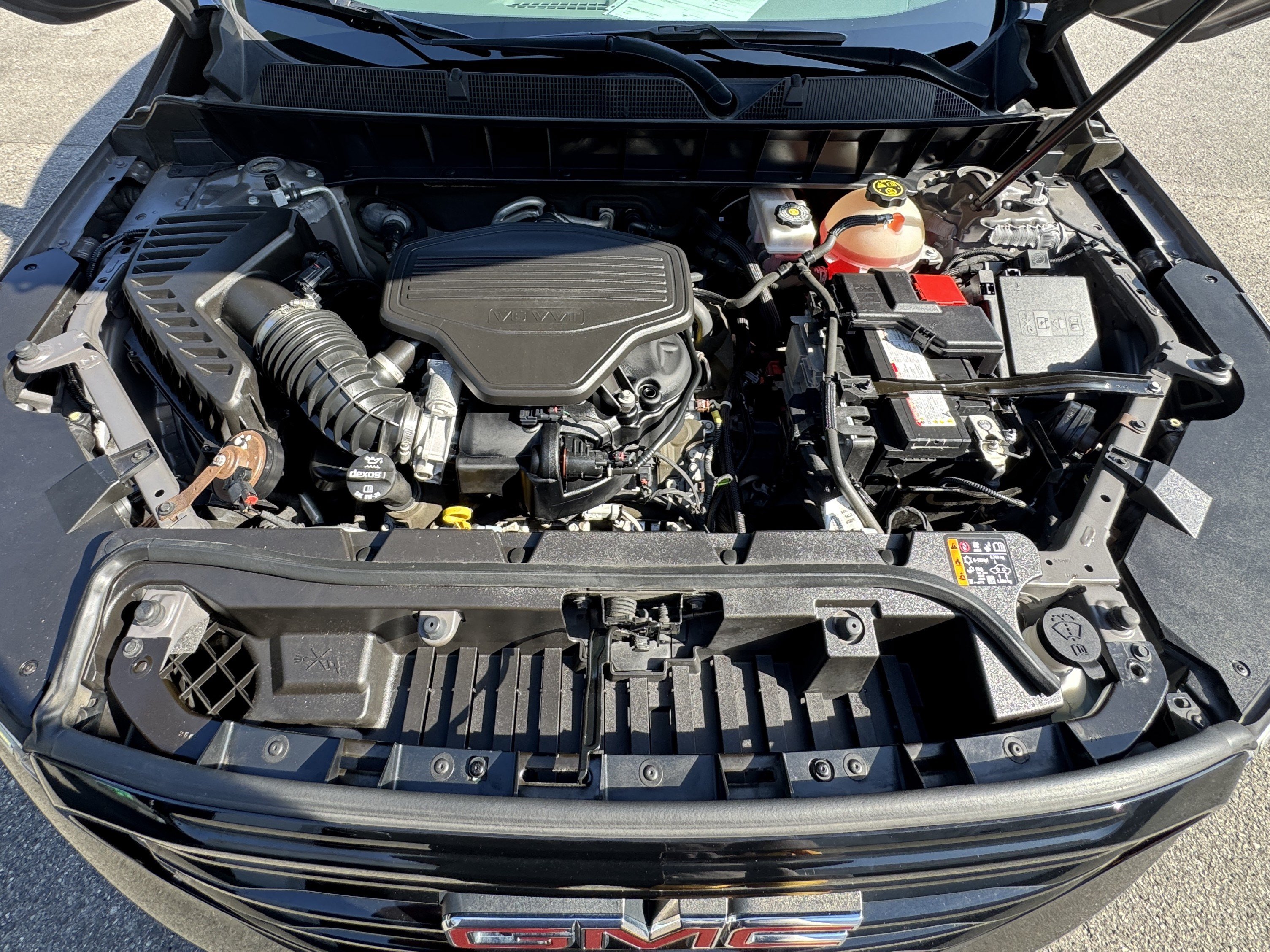Used 2019 GMC Acadia SLE w/ LPO, Black Accent Package FWD image 11