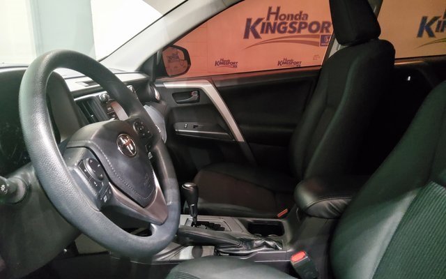 Used 2018 Toyota RAV4 LE image 12