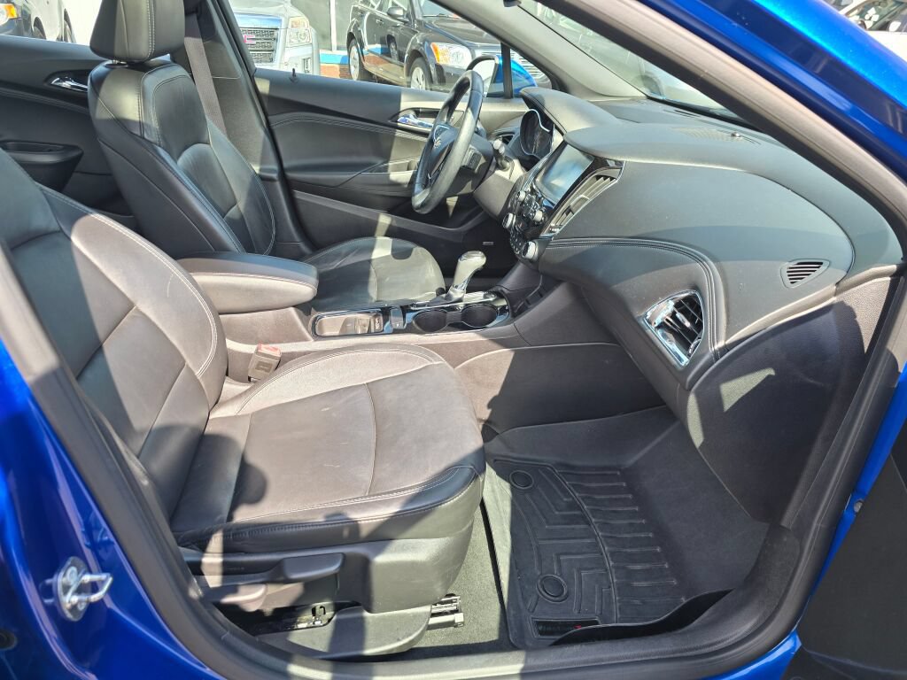 Used 2017 Chevrolet Cruze Premier FWD image 11