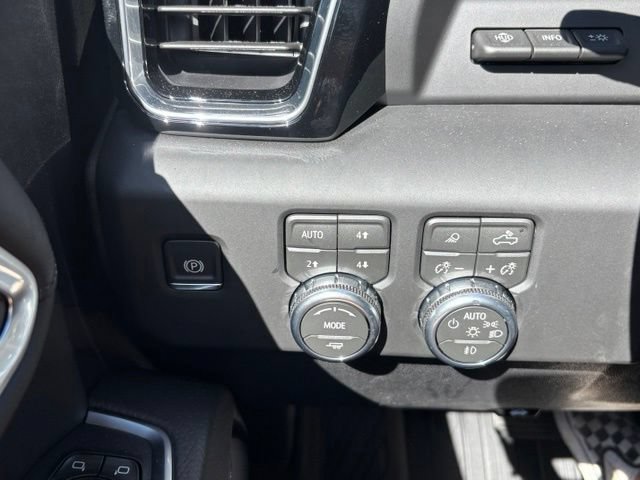 New 2026 GMC Sierra 2500 Denali w/ Denali Reserve Package AWD/4WD image 32