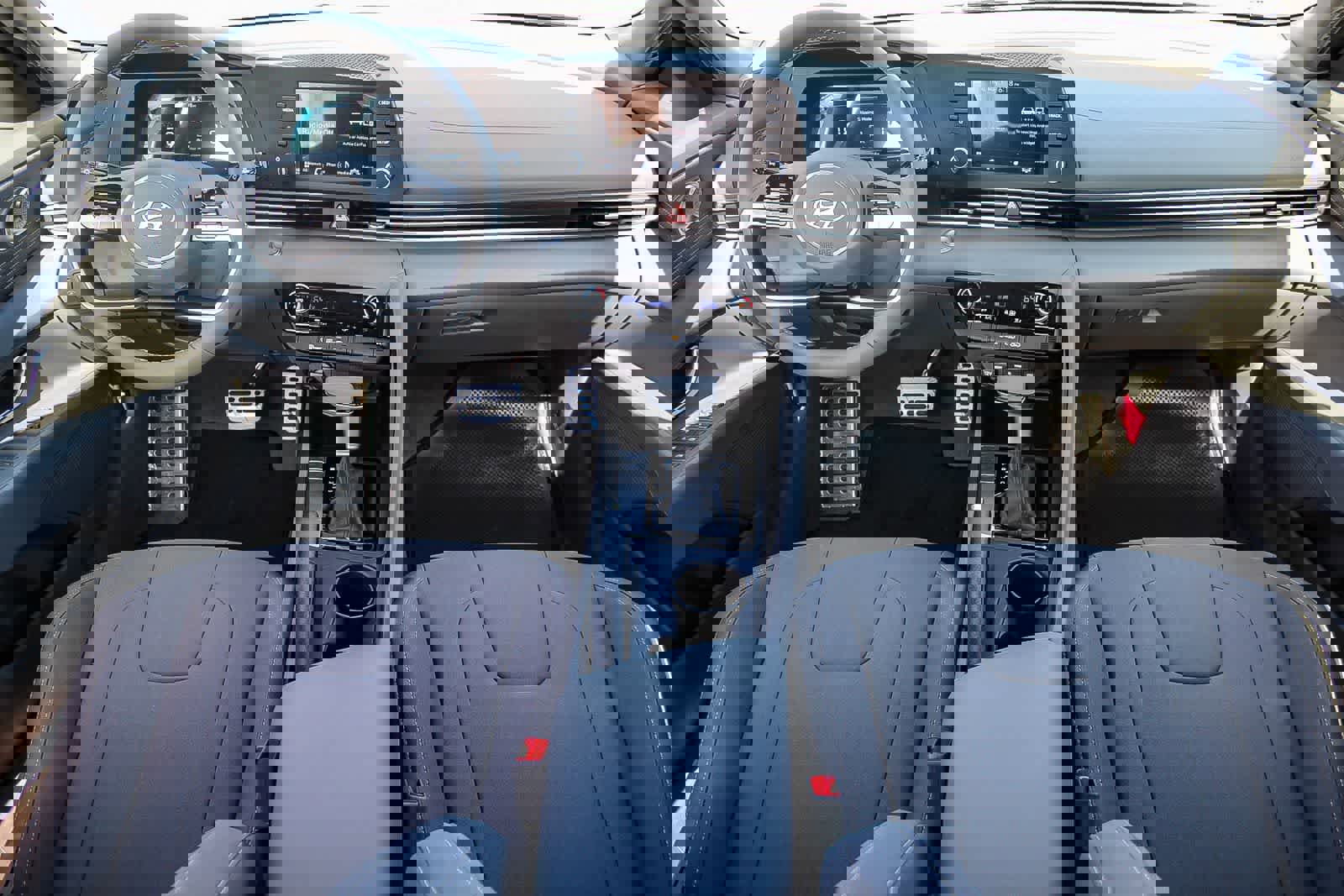 New 2025 Hyundai Elantra Sport image 13