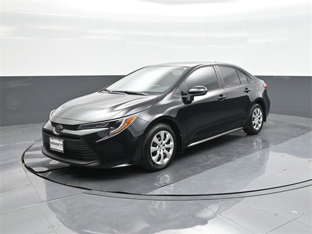 Used 2025 Toyota Corolla LE image 1