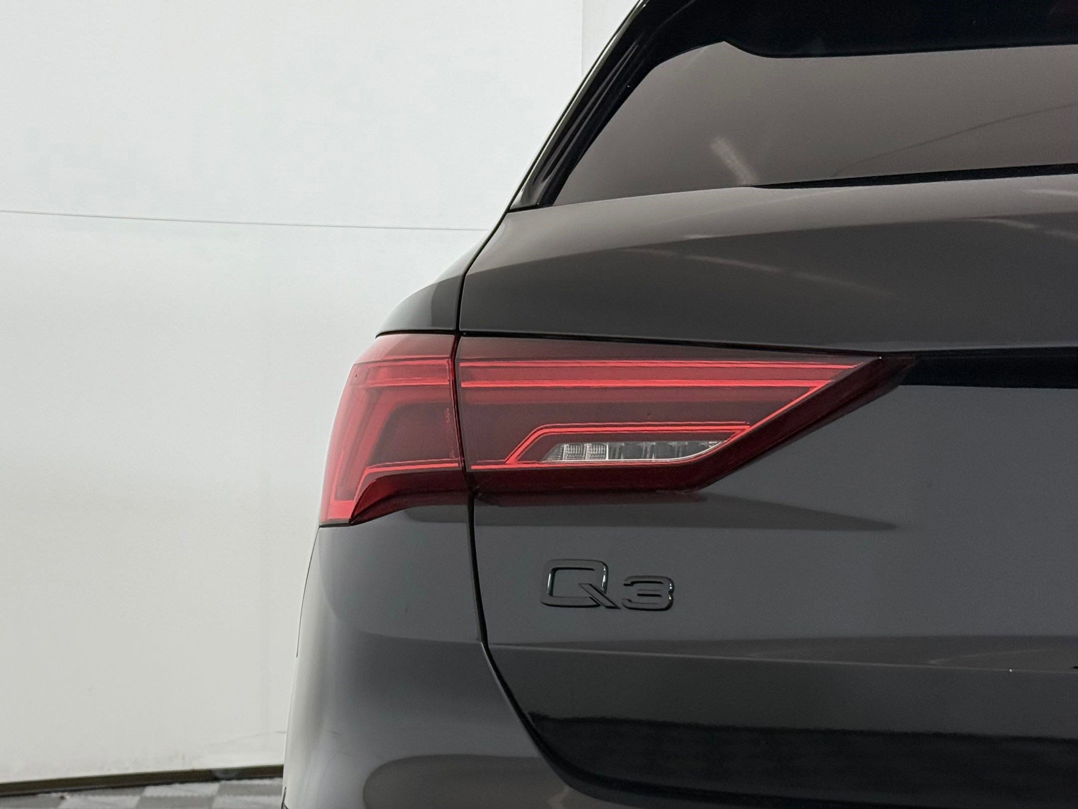 New 2025 Audi Q3 2.0T Premium image 12