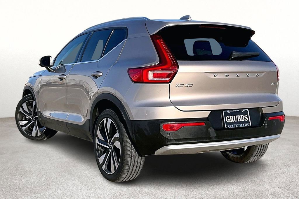 Used 2023 Volvo XC40 B4 Plus w/ Protection Package Premier image 17