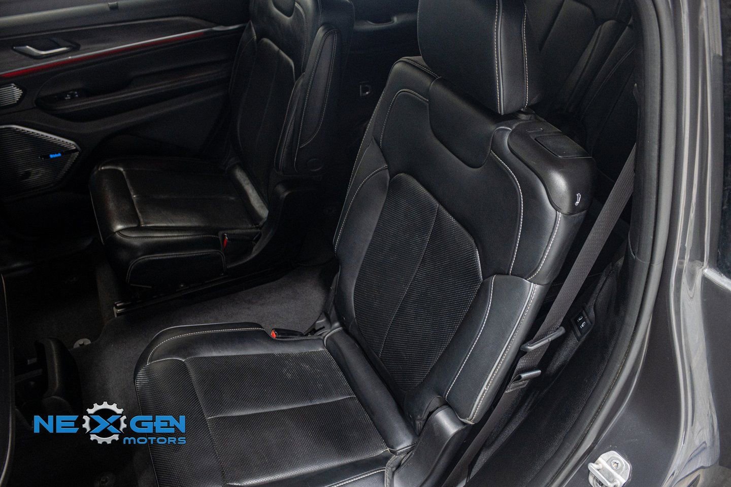 Used 2021 Jeep Grand Cherokee L Overland w/ Luxury Tech Group IV AWD/4WD image 40