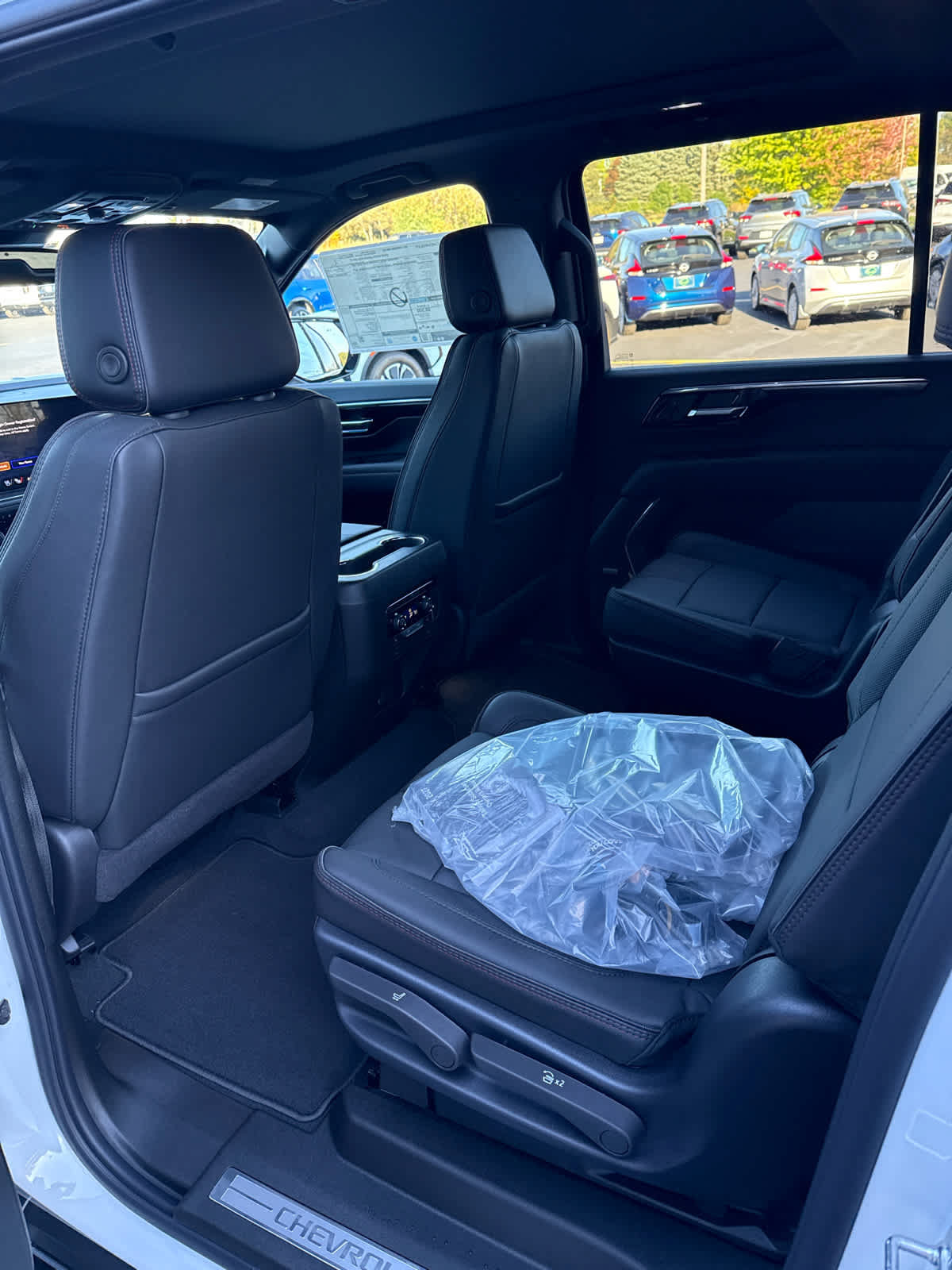 New 2027 Chevrolet Suburban RST w/ Comfort Package AWD/4WD image 7