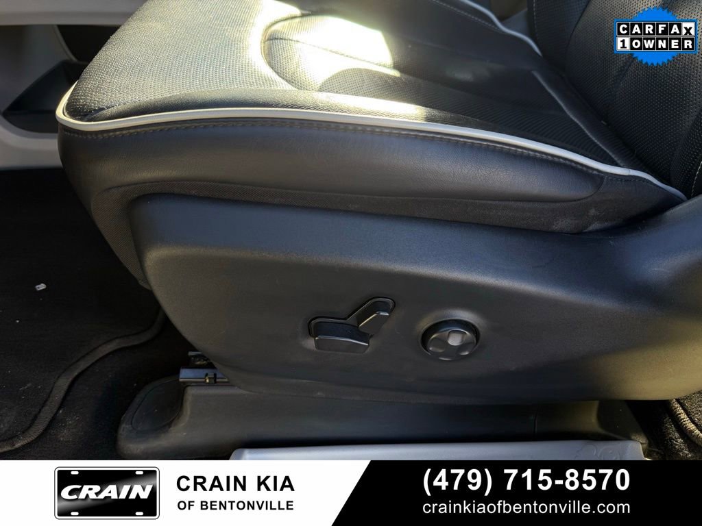 Used 2023 Chrysler Pacifica Limited image 12