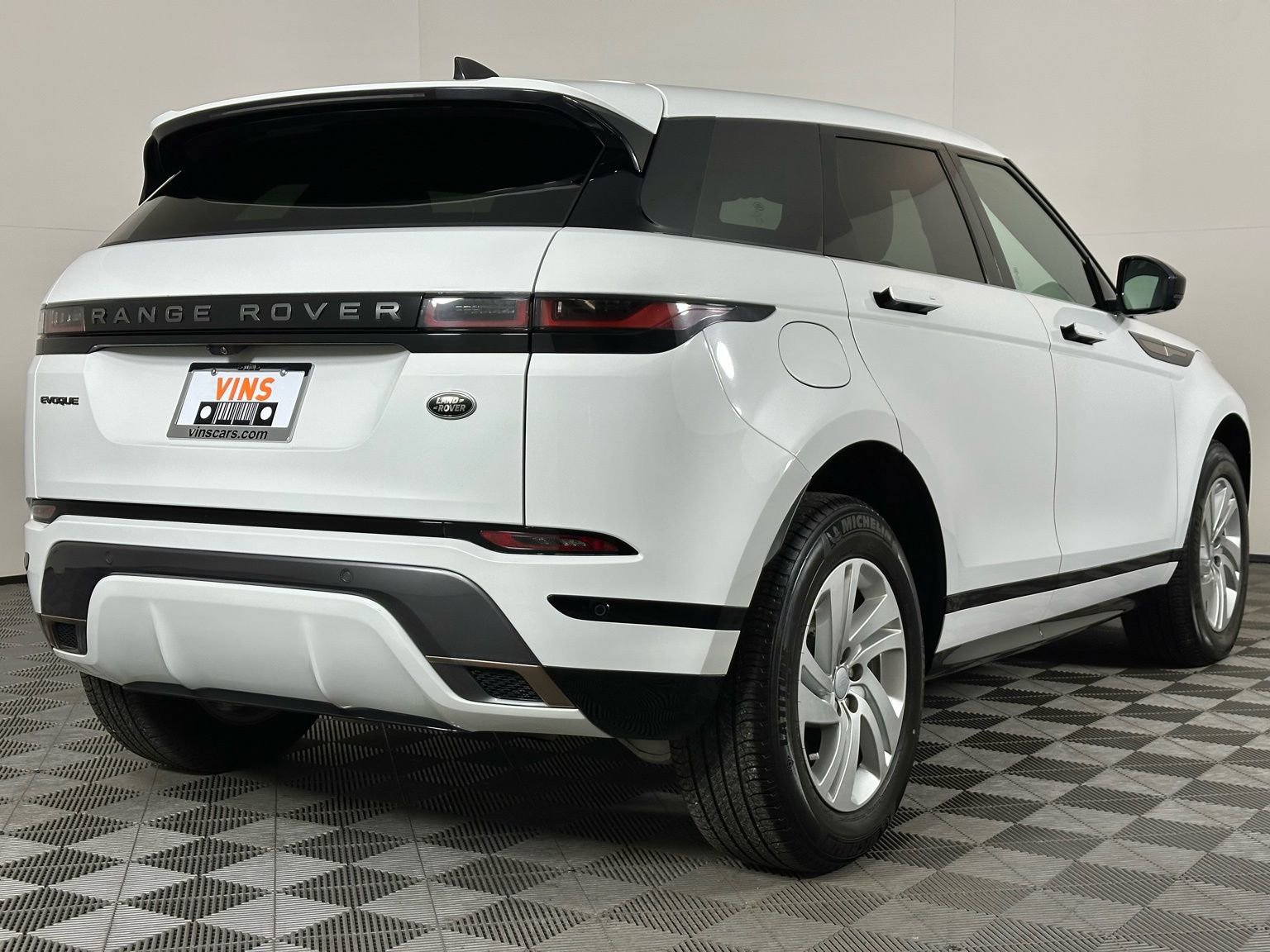 Used 2023 Land Rover Range Rover Evoque R-Dynamic S image 4