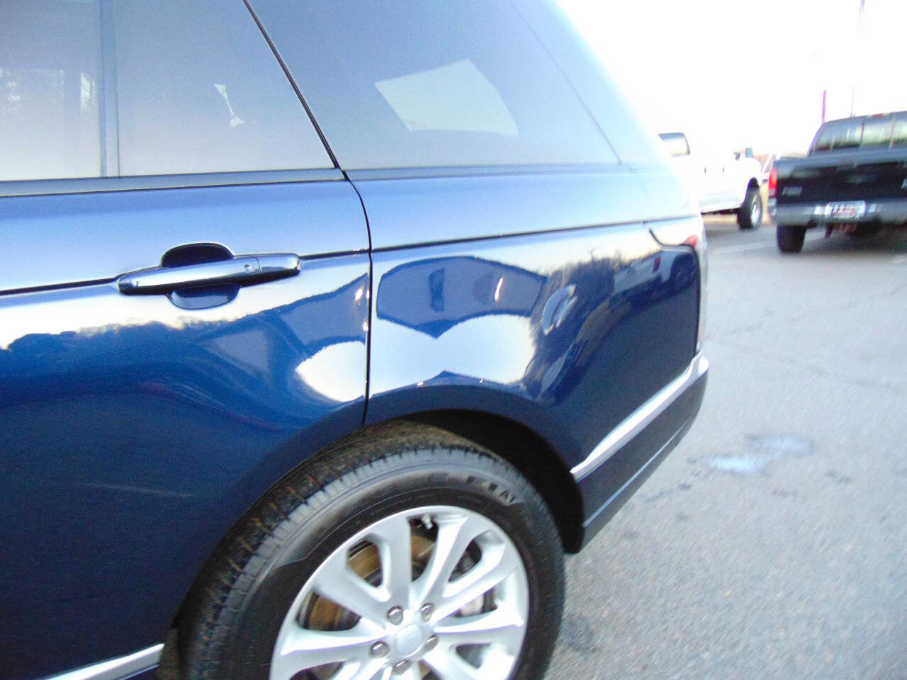 Used 2017 Land Rover Range Rover HSE image 31