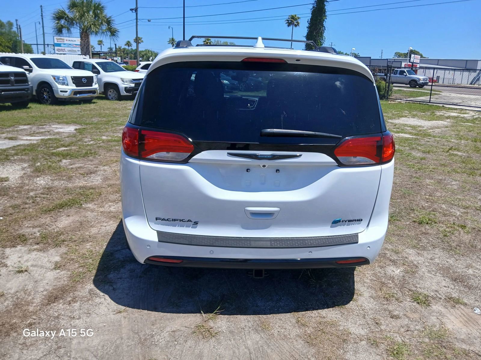 Used 2019 Chrysler Pacifica Limited w/ Advanced Safetytec Group FWD image 4