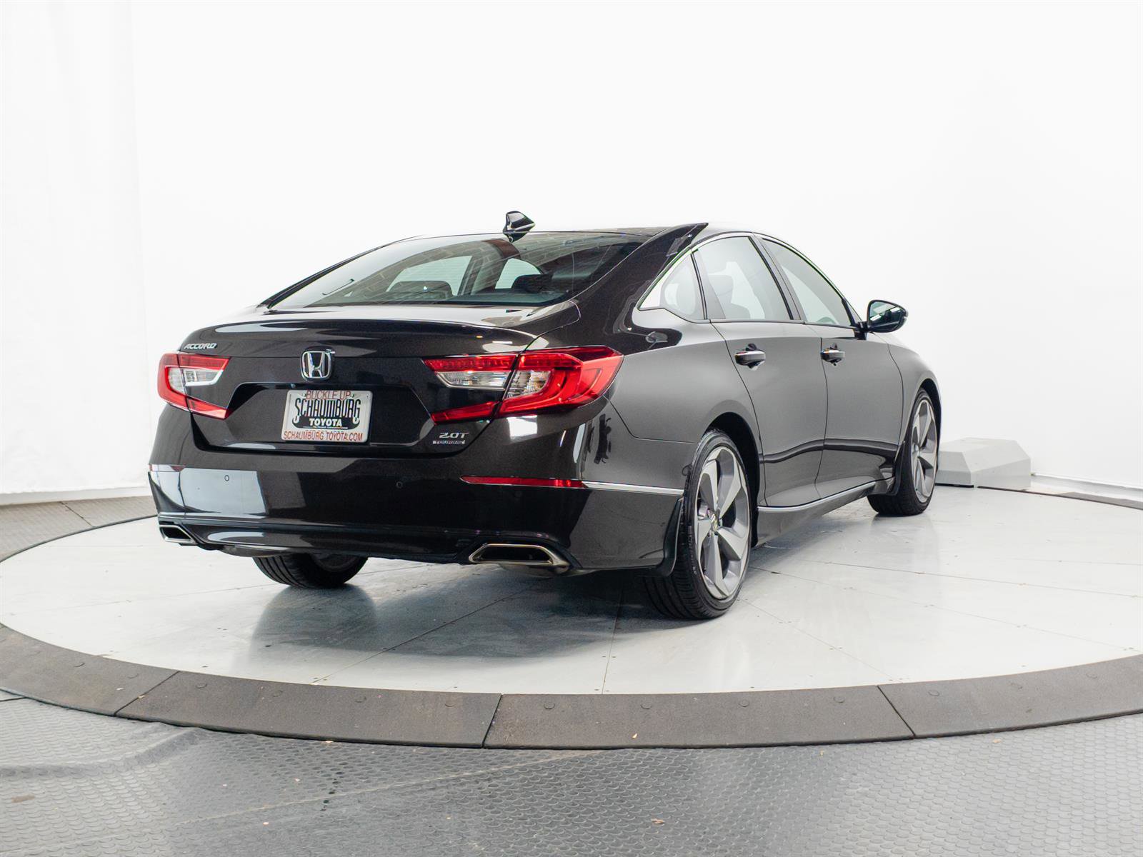 Used 2018 Honda Accord Touring image 12
