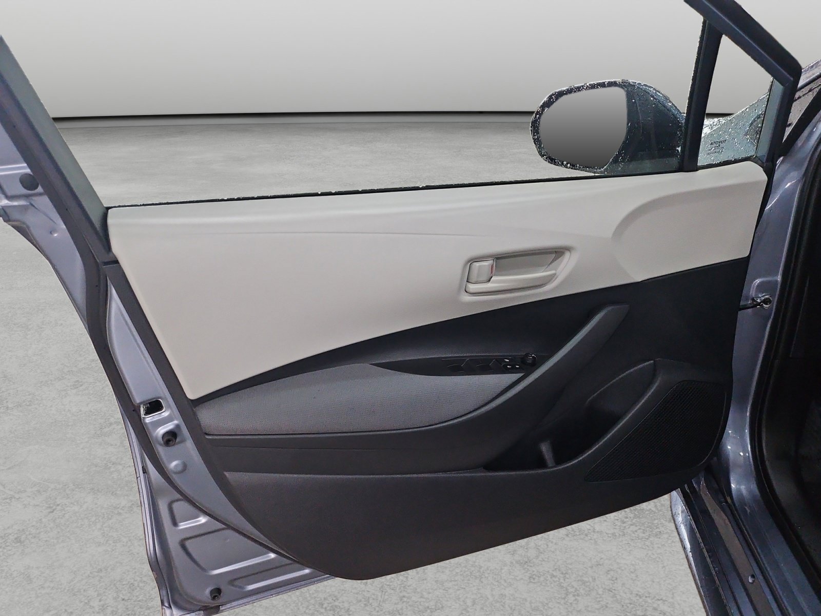 Used 2025 Toyota Corolla LE FWD image 34
