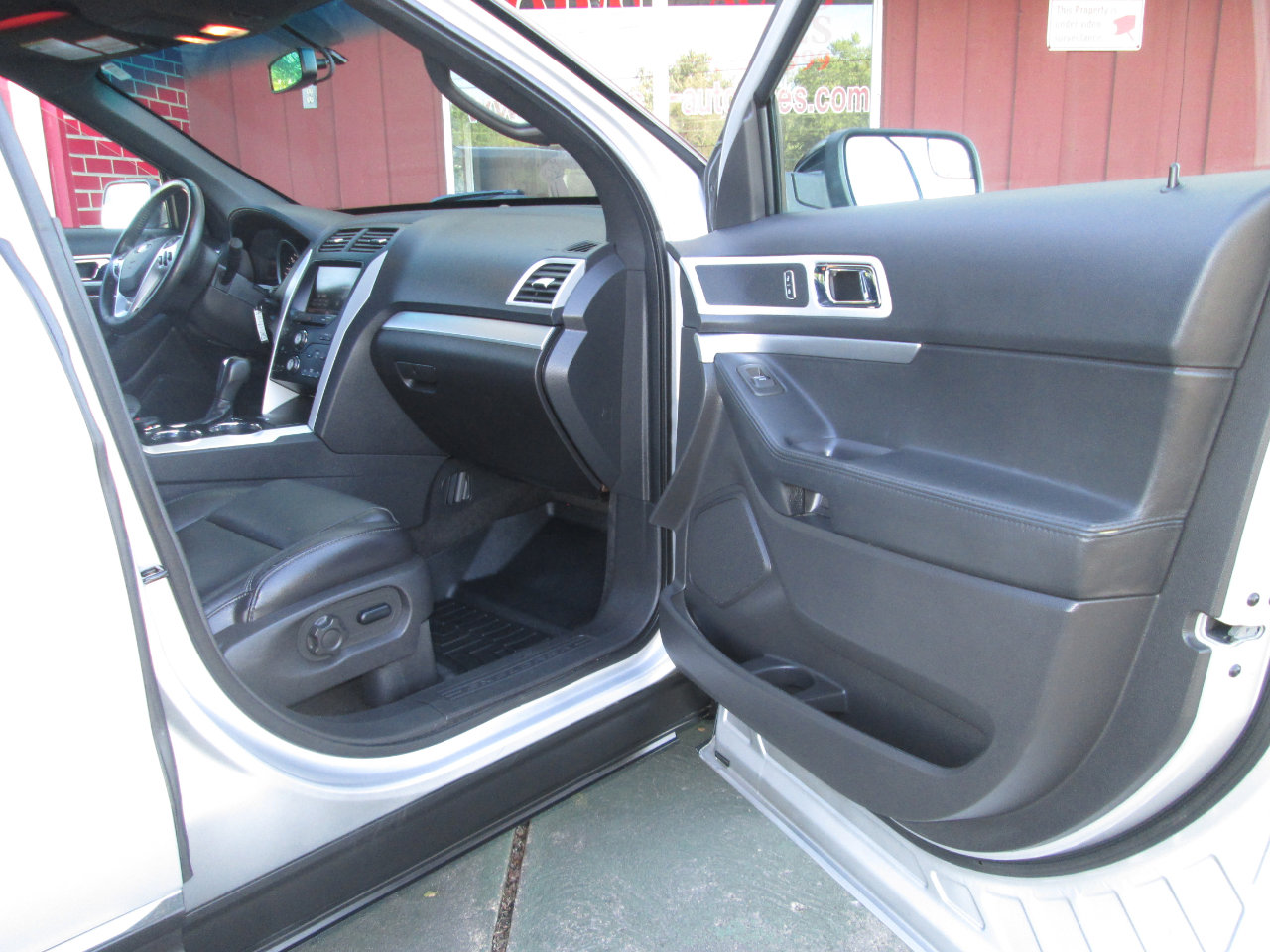 Used 2013 Ford Explorer XLT image 14