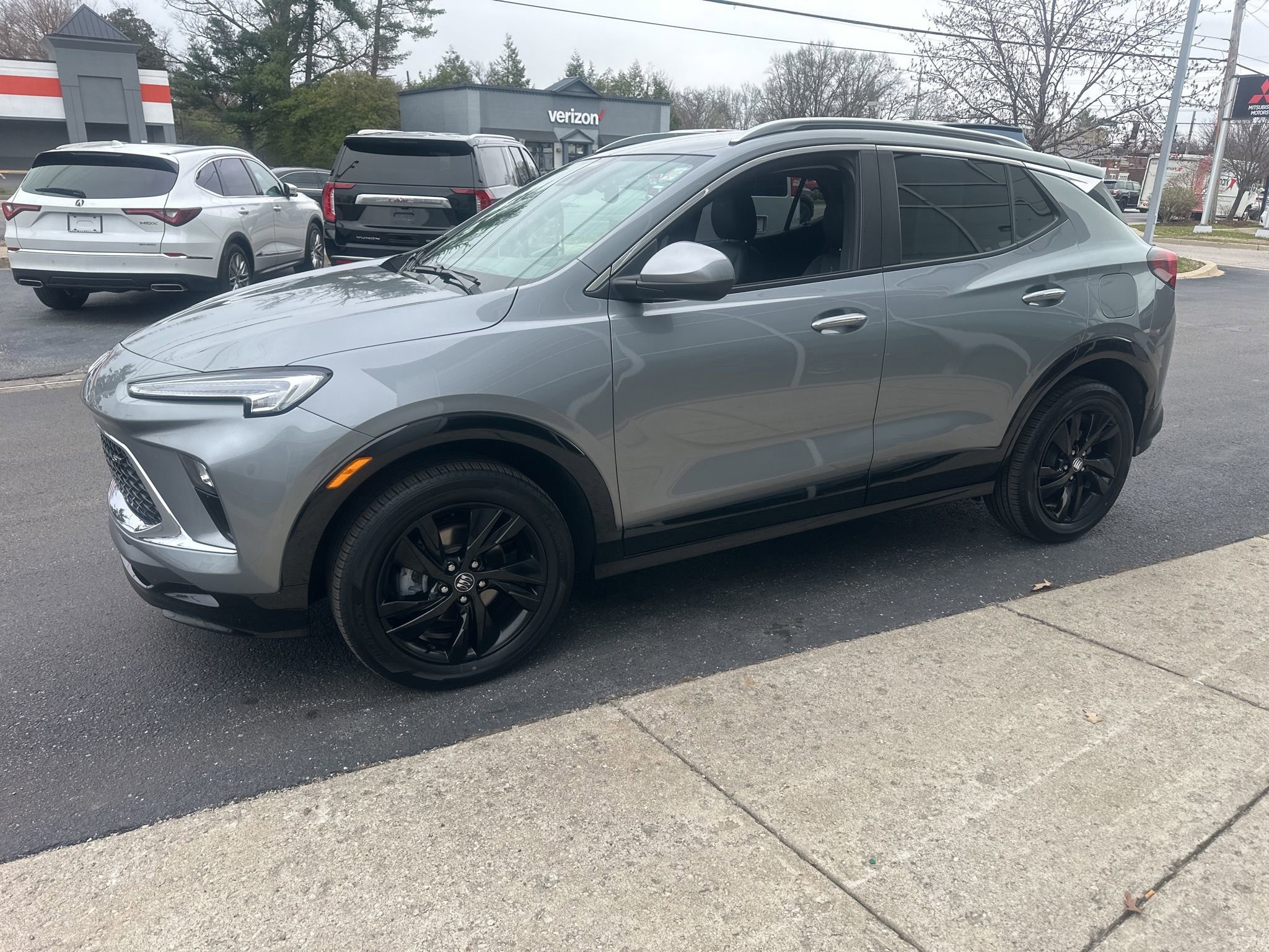 Used 2024 Buick Encore GX Sport Touring image 6