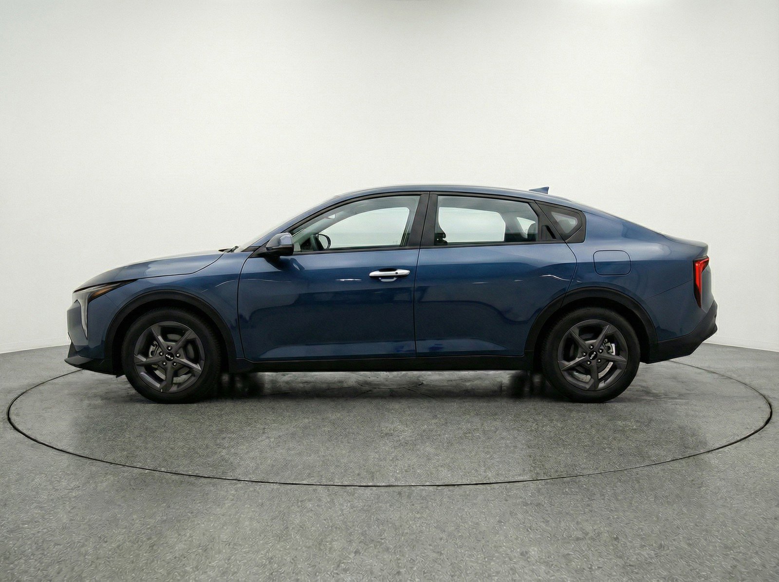 Used 2025 Kia K4 LXS image 5